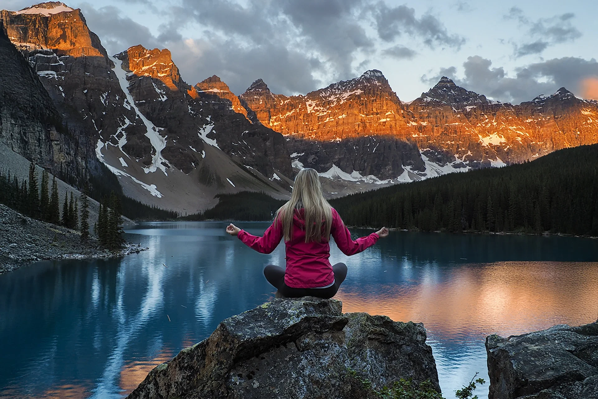 Moraine Lake Sunrise Tour